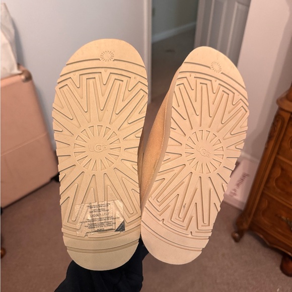 UGG Women's Tan Slip-On Shoes slippers - Picture 2 of 3